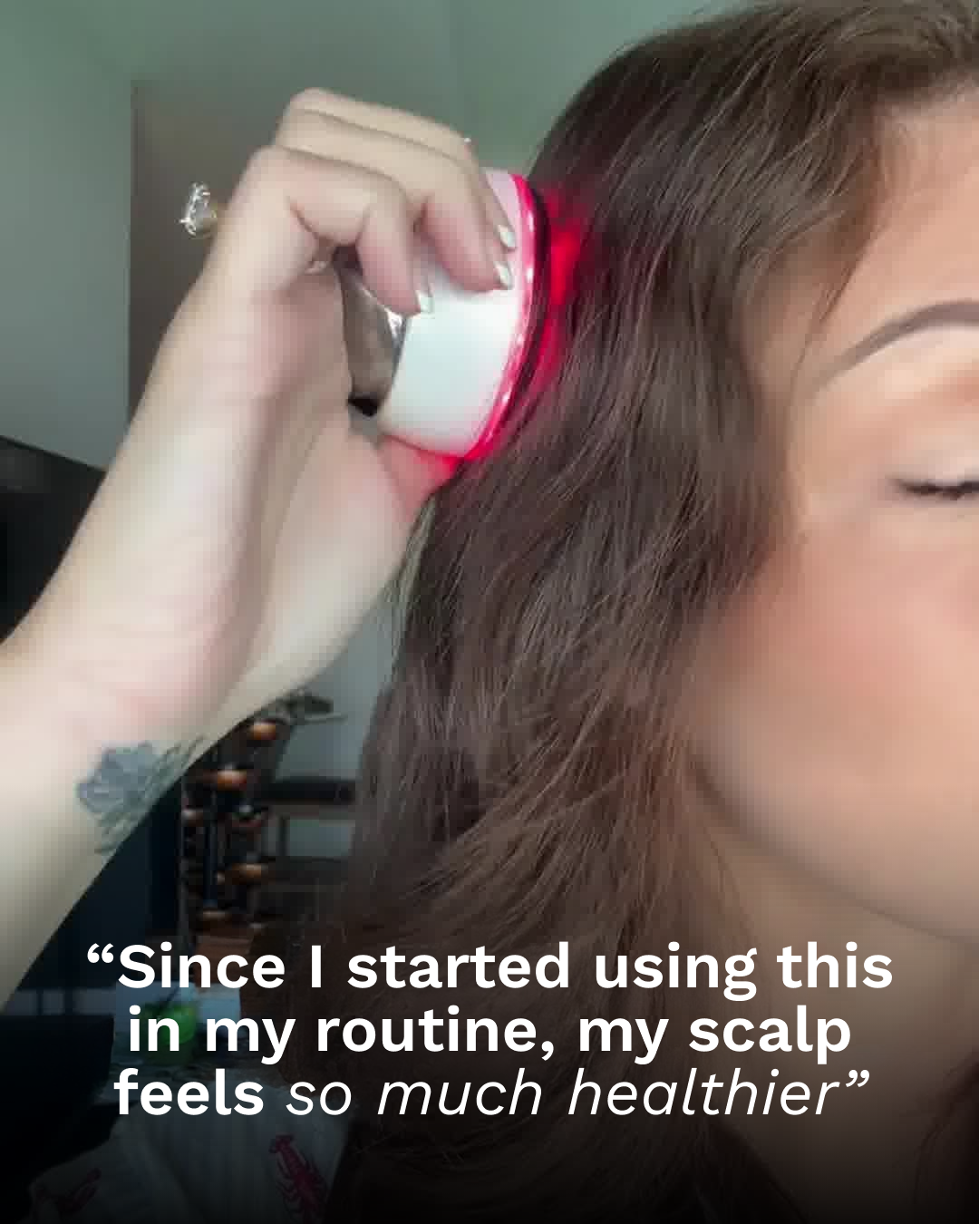 Hår- og hodebunns-massasje-apparat med rødt lys 